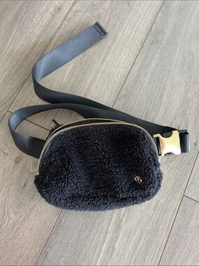 lululemon athletica Black Sherpa Crossbody Belt Bag with Gold Buckle